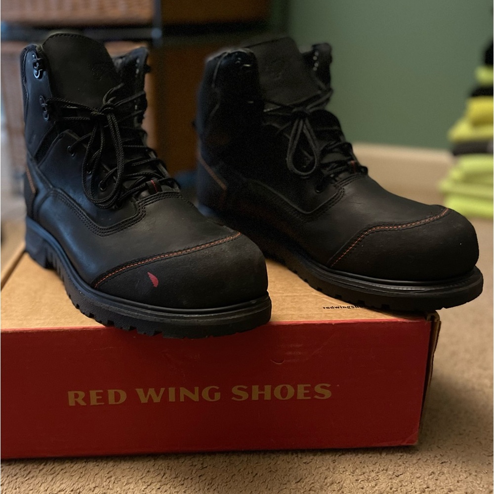Red Wing BRNR XP 6” waterproof safety toe work boots.Size 11.. EUC..
